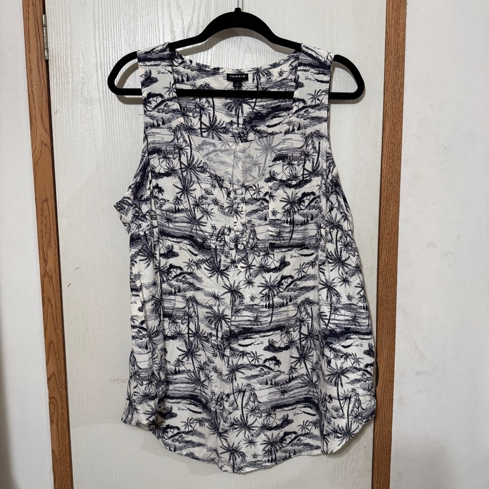 Torrid Sleeveless Palm Print Henley Tank – Blue & White, Size 1